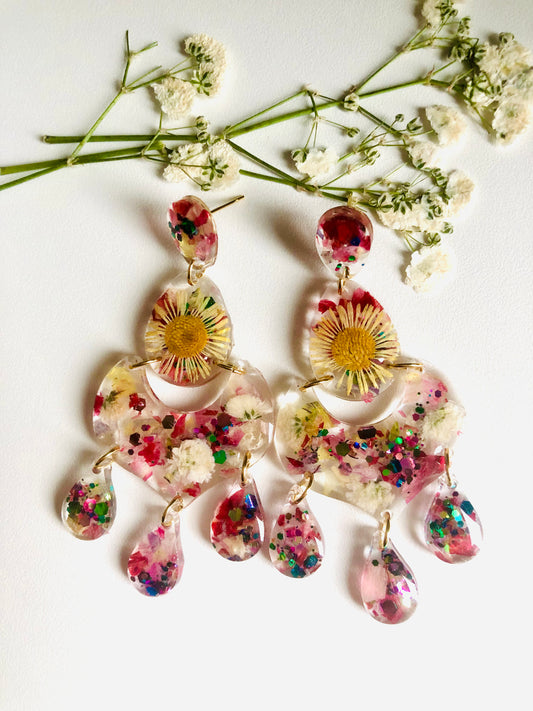 Earrings made with flowers and paillettes